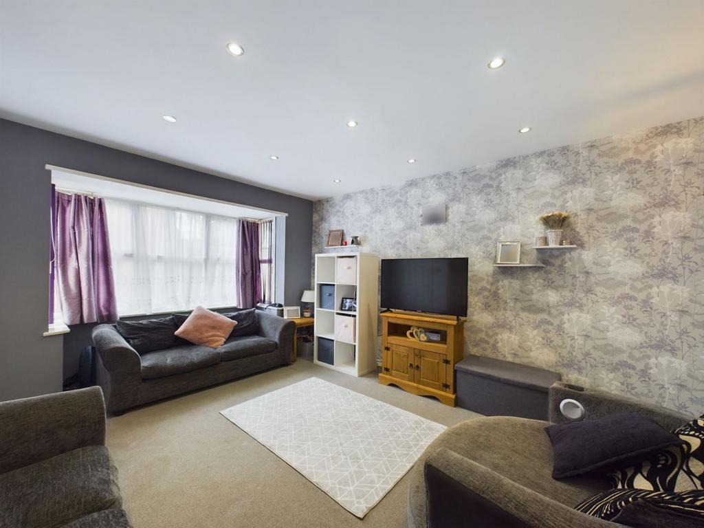Russell Square, Moulton, Northampton NN3 7AN 3 bed terraced house for sale £245,000