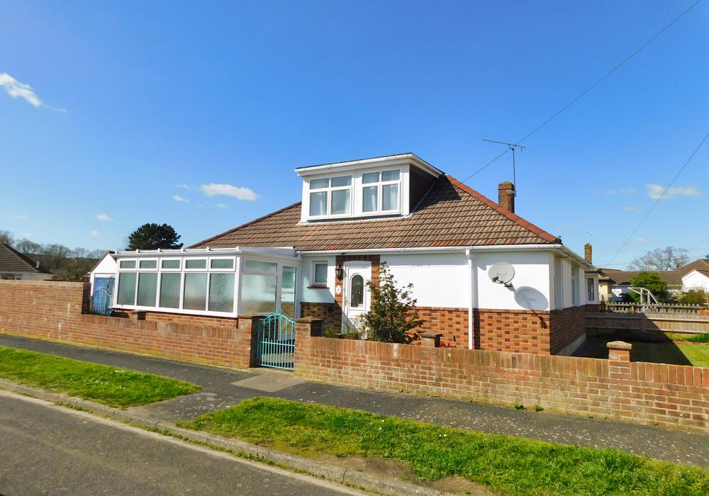 Milverton Close, Totton SO40 3 bed detached bungalow for sale £410,000