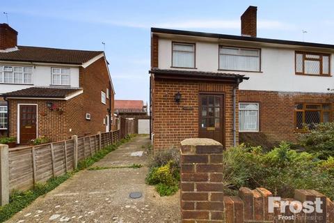 12 Dingle Road, Ashford, TW15 1HF