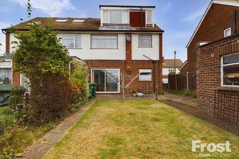 12 Dingle Road, Ashford, TW15 1HF