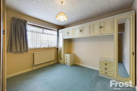 12 Dingle Road, Ashford, TW15 1HF