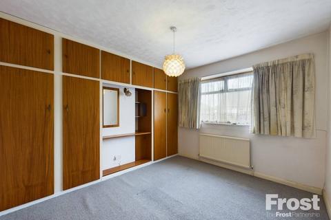 12 Dingle Road, Ashford, TW15 1HF