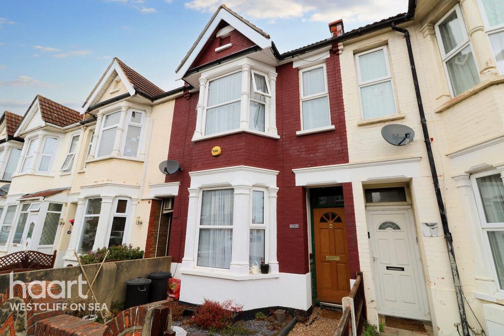Central Avenue, SouthendonSea 3 bed terraced house £300,000