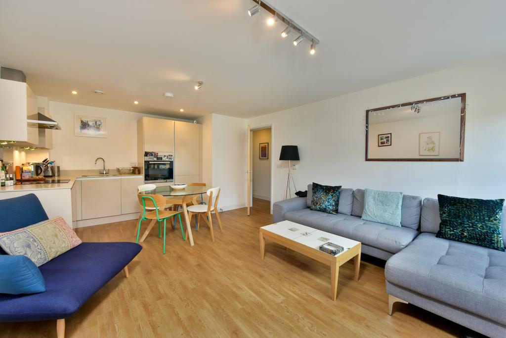 Mildmay Avenue, Islington, London, N1 2 bed apartment £2,500 pcm (£
