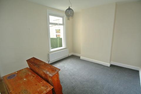 2 bedroom flat to rent, Holdenby Road, London SE4