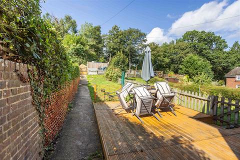 2 bedroom end of terrace house for sale - No Onward Chain In Hawkhurst