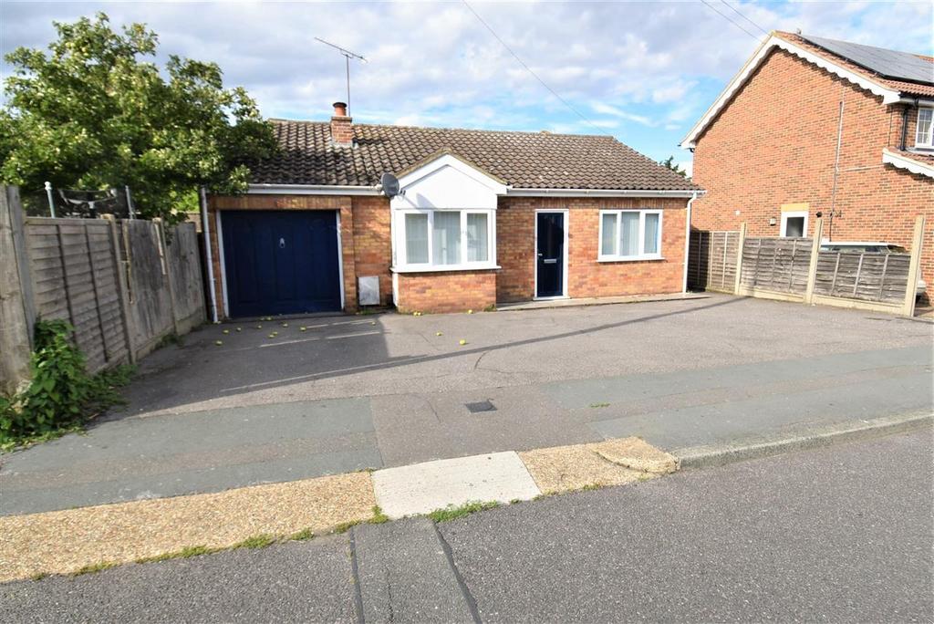 Beauchamps Drive, Wickford 2 bed detached bungalow for sale £400,000
