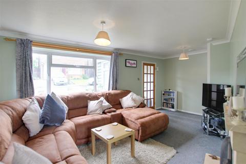 3 bedroom semi-detached house to rent, Grovelands Close, Burgess Hill, West Sussex, RH15