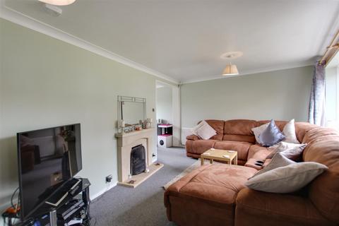 3 bedroom semi-detached house to rent, Grovelands Close, Burgess Hill, West Sussex, RH15