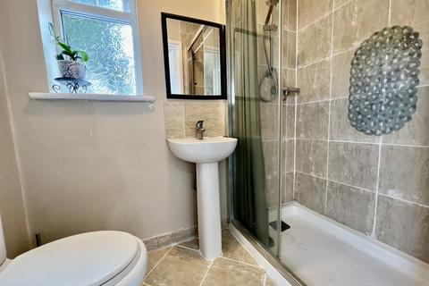 Studio to rent, Ivy Close, Pinner HA5