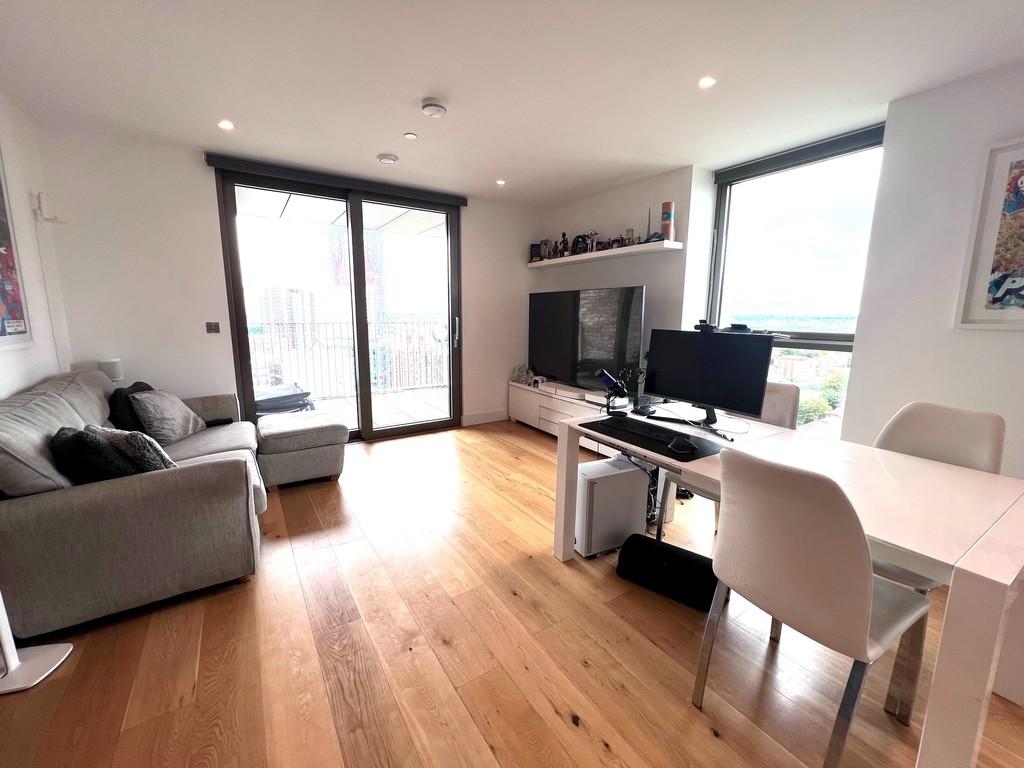 Caithness Walk, East Croydon 2 bed apartment £1,900 pcm (£438 pw)