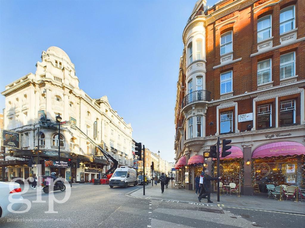 Apartment in London, Chinatown - More