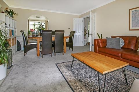 3 bedroom apartment for sale, Park Lawn