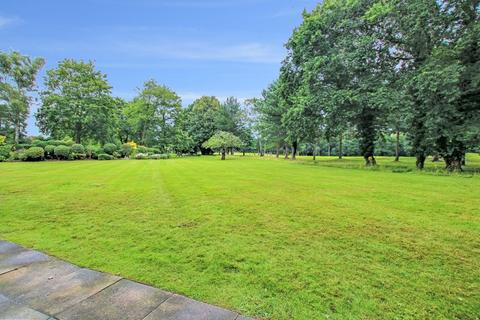 3 bedroom apartment for sale, Park Lawn