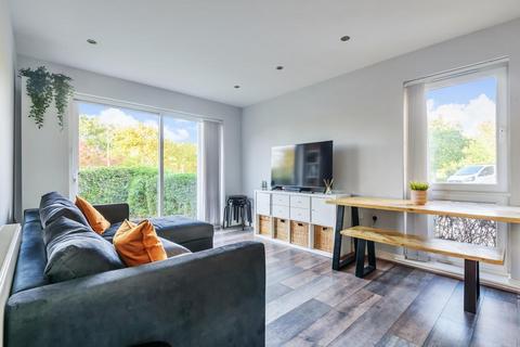 2 bedroom flat for sale - Medhurst Drive, Bromley