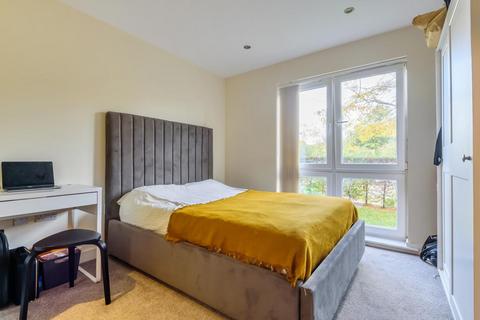 2 bedroom flat for sale - Medhurst Drive, Bromley