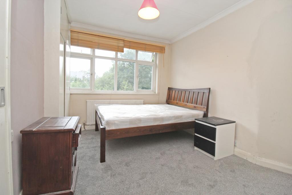 Double Bedroom To Rent  in a Shared House