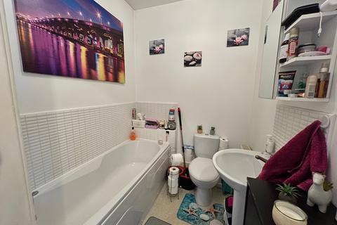 2 bedroom apartment to rent, Ashdown Grove, Walsall WS2