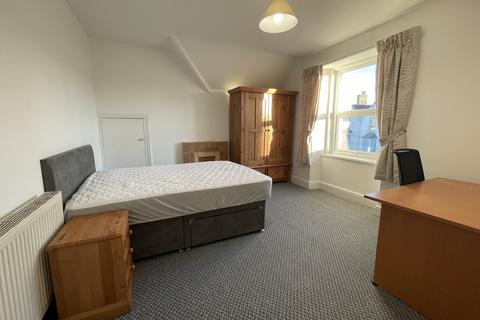 1 bedroom in a house share to rent, Room 6, 9 Headland Park