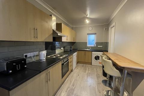 1 bedroom in a house share to rent, Room 6, 9 Headland Park