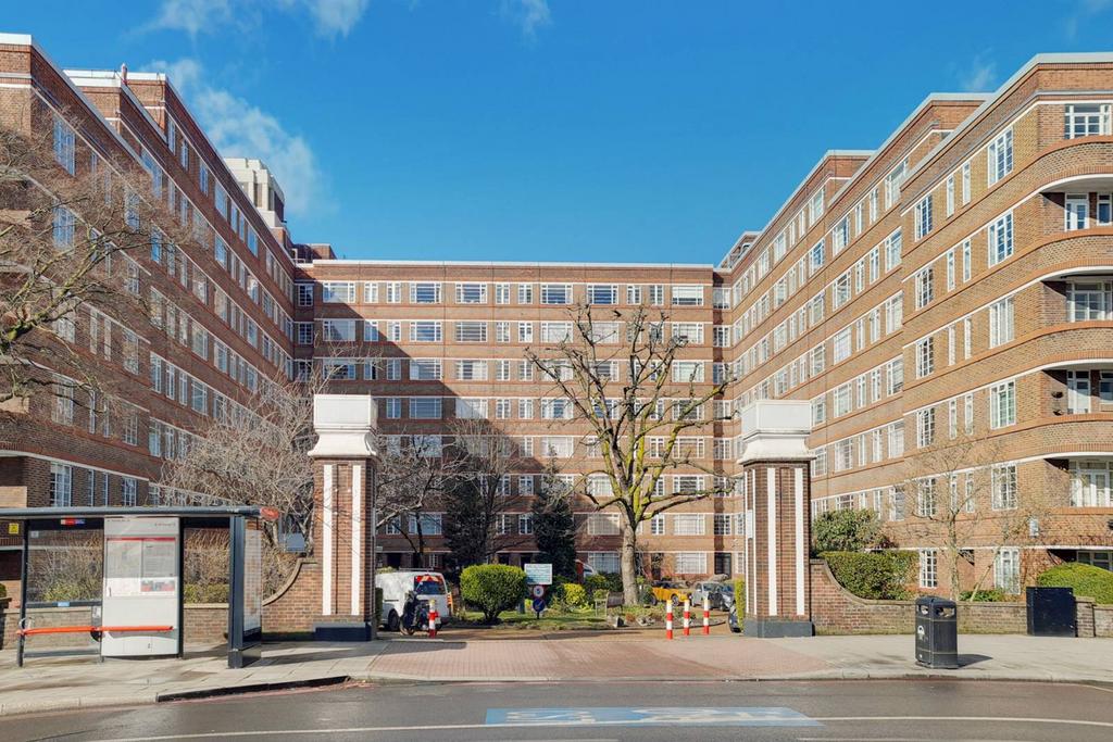 Balham High Road, Balham, London, SW17 1 bed flat for sale £315,000