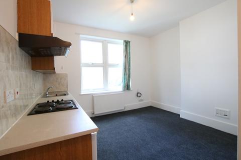 Studio to rent, Park Avenue, Willesden Green, London, NW2