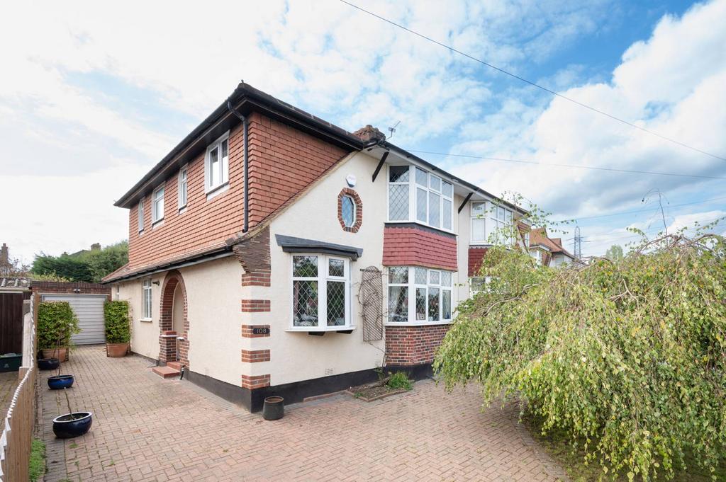 Brockenhurst Avenue, Worcester Park, KT4 3 bed semidetached house £