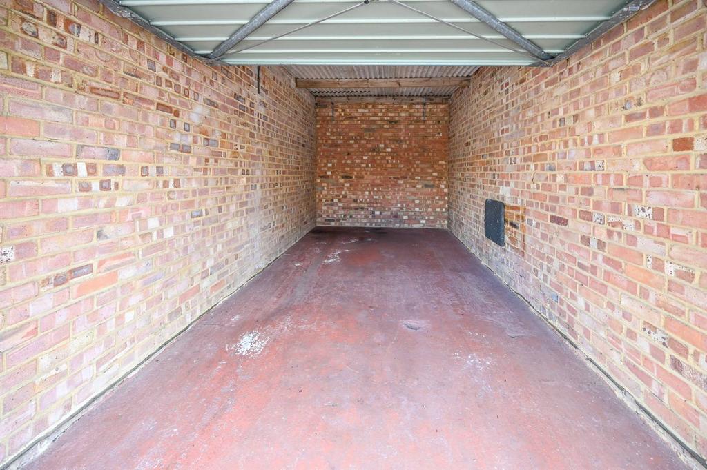 De Lara Way, Woking, GU21 Garage £30,000