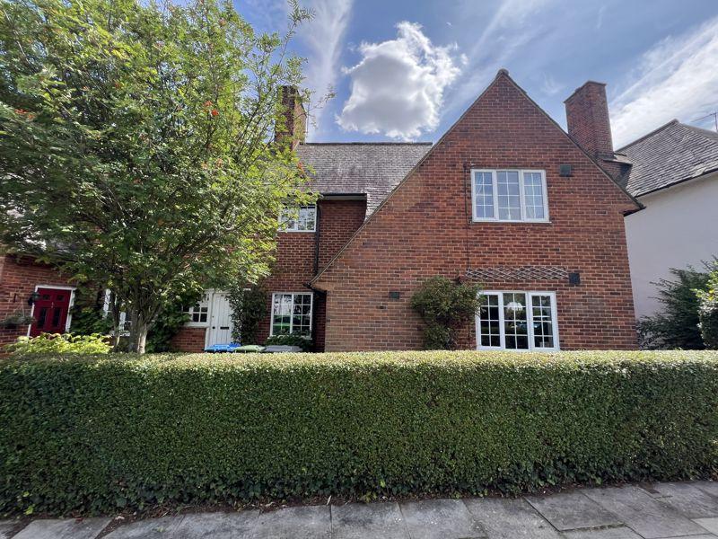 Goldsmith Lane, London 2 bed flat £375,000