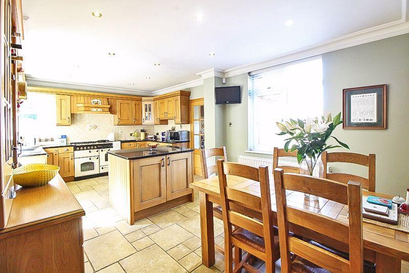 Dining kitchen