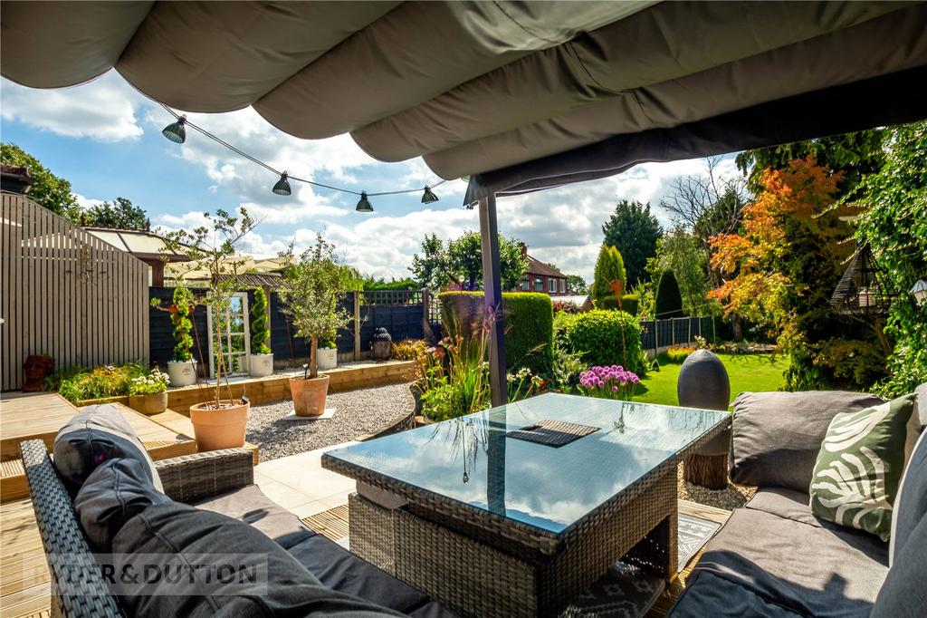 Crow Hill South, Alkrington, Middleton, Manchester, M24 3 bed semi