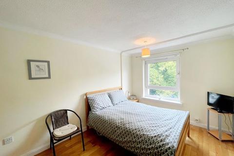 2/5, 5 Broomhill Path, Glasgow, G11 7AL