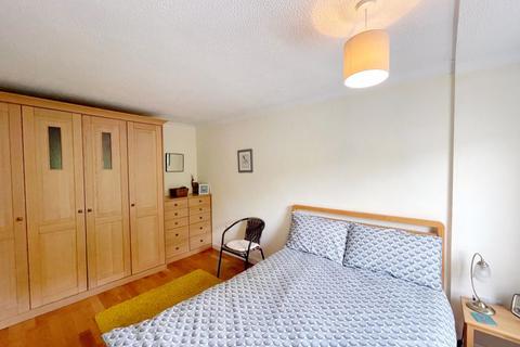 2/5, 5 Broomhill Path, Glasgow, G11 7AL