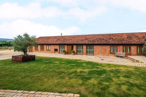 2 bedroom barn conversion to rent, London Road, Northchapel