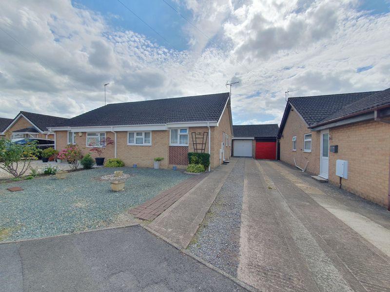 Farriers End, Quedgeley, Gloucester 2 bed semidetached bungalow £275,000
