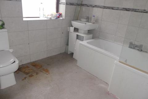 3 Warrington Street, Lees, Oldham, OL4 5AE