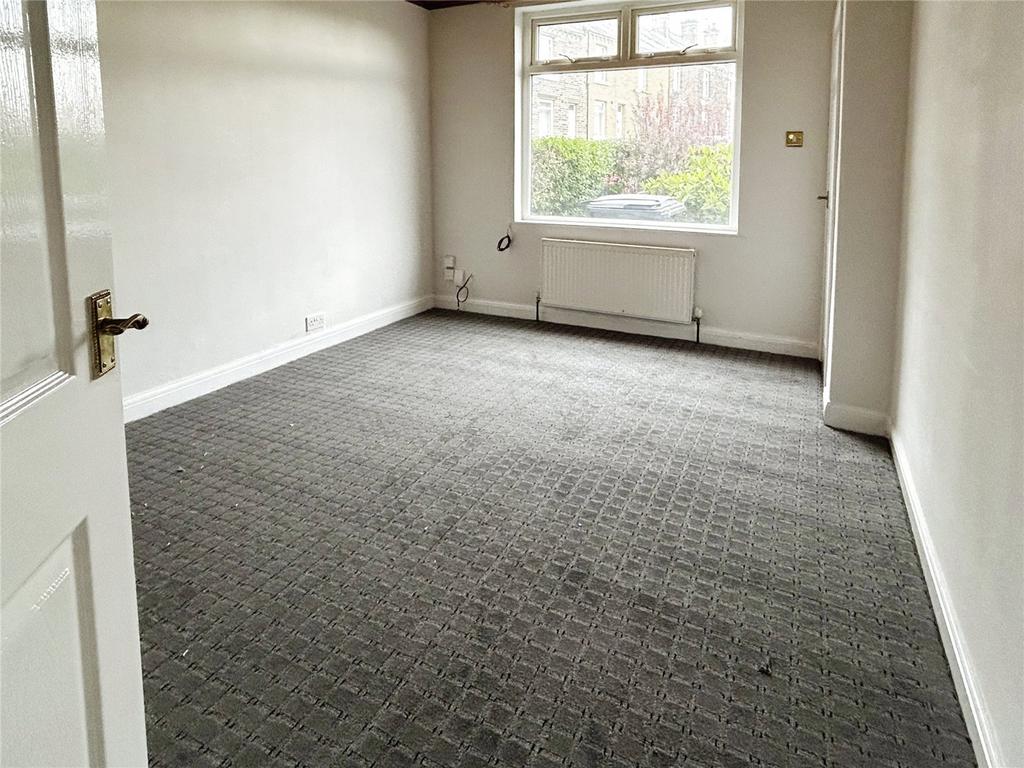 Castle Avenue, Rastrick, Brighouse, HD6 2 bed end of terrace house £