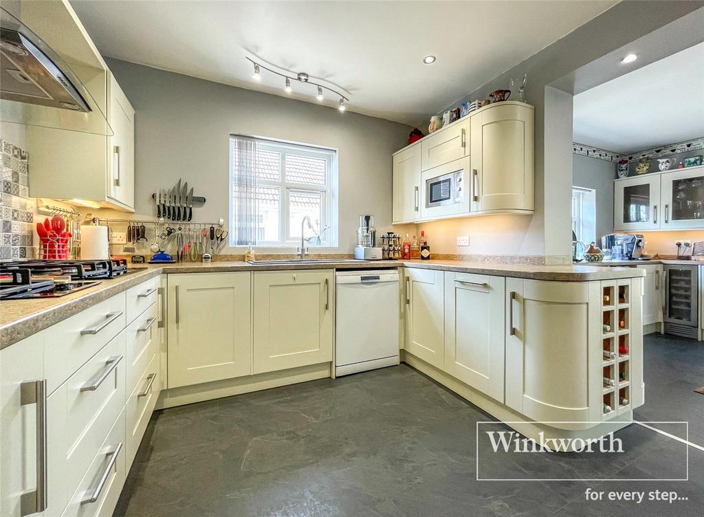 West Parley, Ferndown BH22 2 bed bungalow for sale £500,000