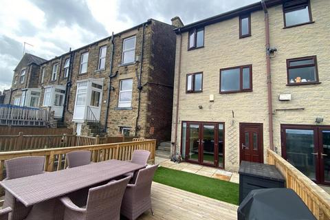3 bedroom townhouse for sale - The Common, Dewsbury