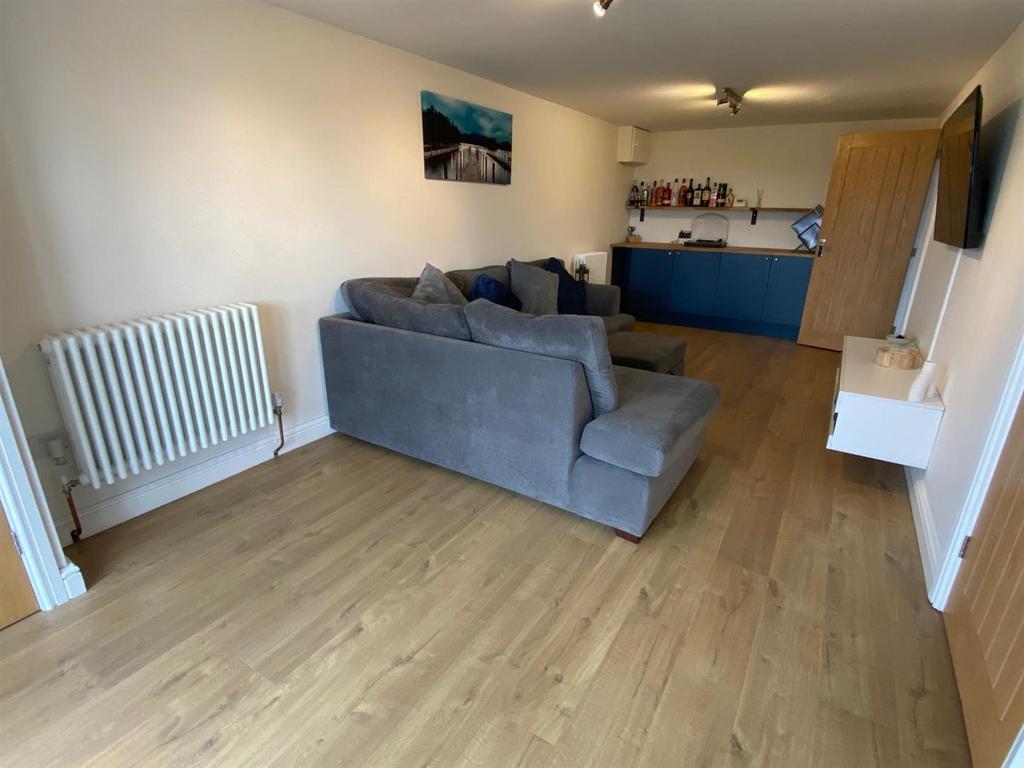 The common 41a lgf sitting room.jpg