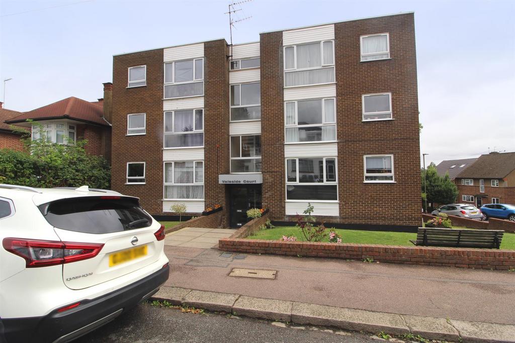 Warwick Road, EN5 1 bed flat for sale £155,000