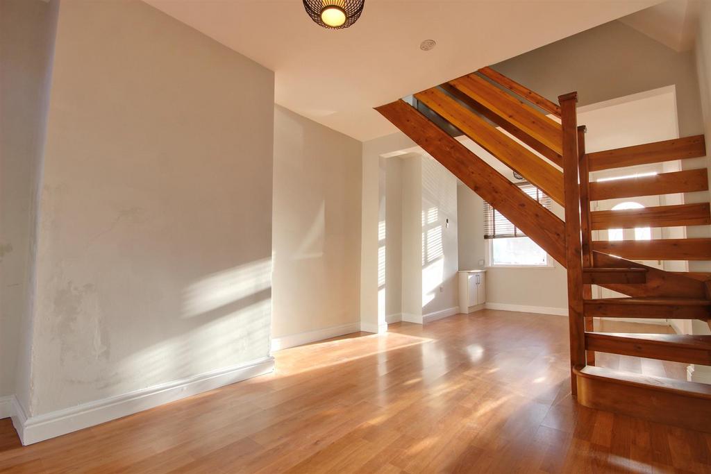 Flemingate, Beverley 2 bed terraced house for sale £165,000