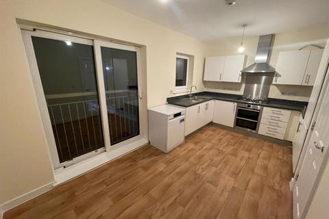 4 bedroom end of terrace house to rent, Cameron Crescent, Edgware