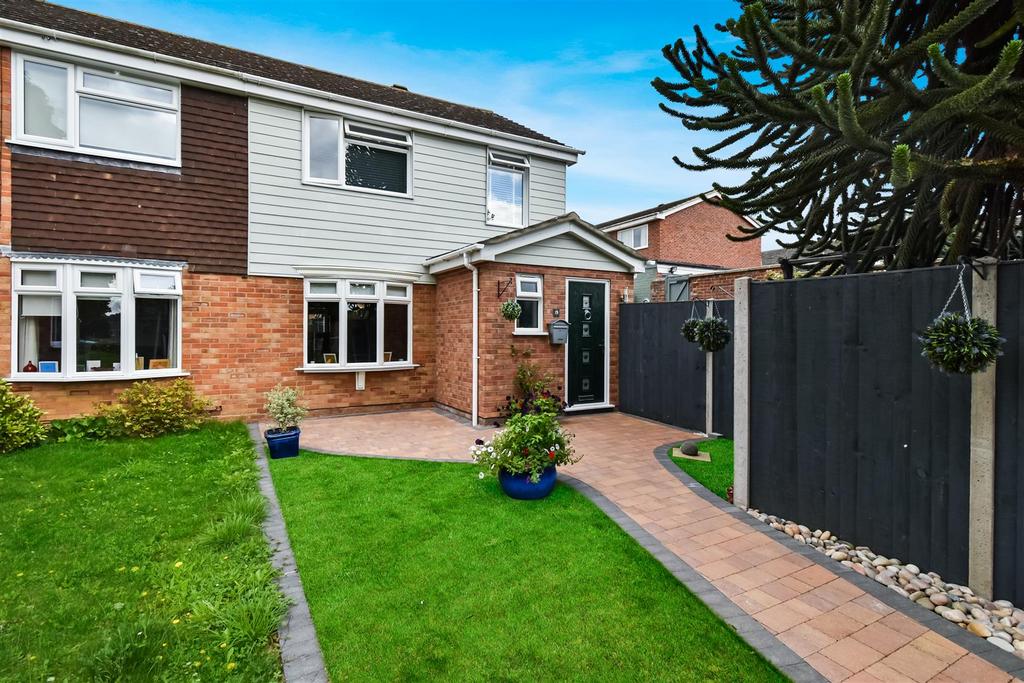 Kingsbury Walk, Great Cornard 3 bed semidetached house for sale £280,000