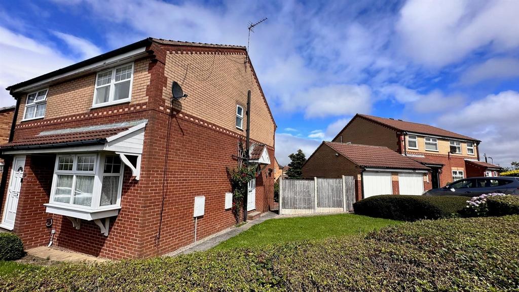 Millmoor Close, Daisy Hill, Bradford 2 bed semidetached house for sale