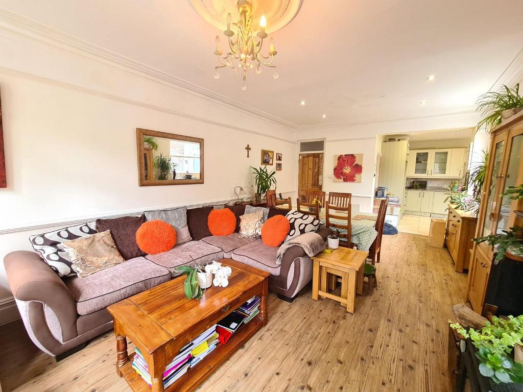 Elgin Road, Wallington 4 bed semidetached house for sale £599,000