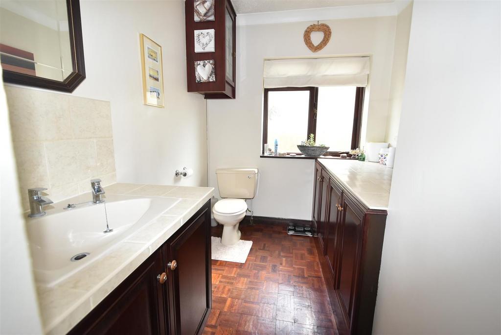 Cloakroom/Utility Room