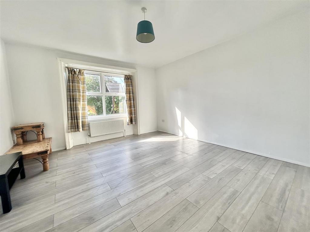Avenue Road, Ramsgate, CT11 2 bed apartment £900 pcm (£208 pw)
