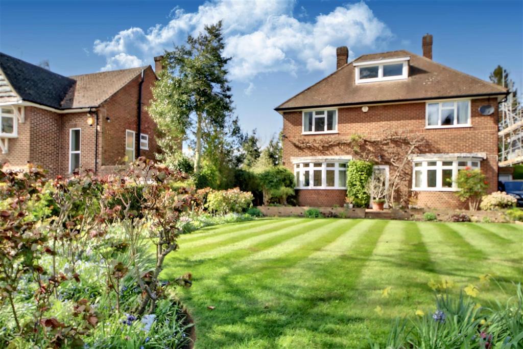 Canons Close, Radlett WD7 4 bed detached house for sale £1,300,000