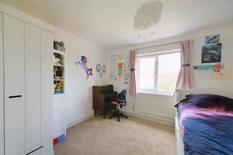 12 Beagle Close, Radlett, WD7 8PG